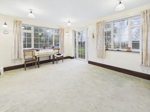 Sitting Room- click for photo gallery